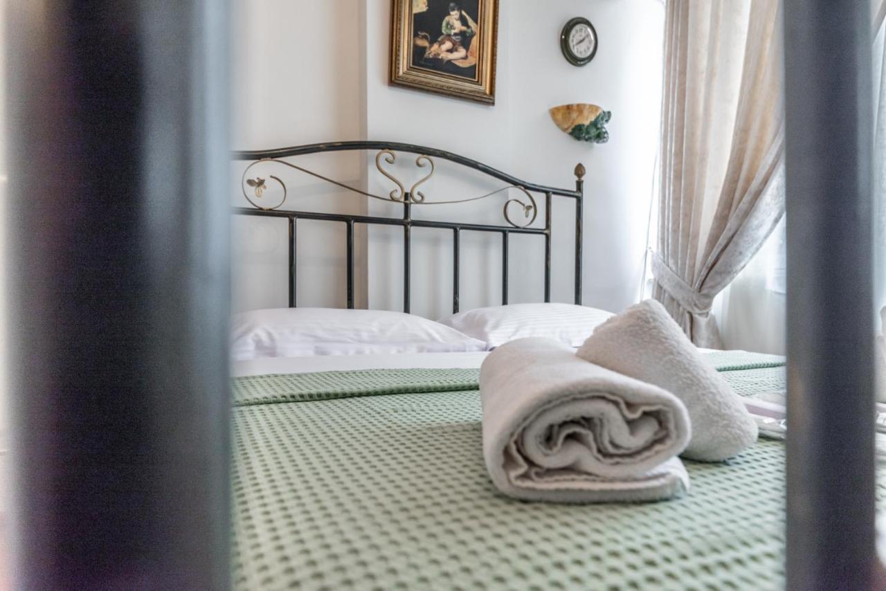 Vintage And Warm 2Br Apartament In Tirana Exterior foto