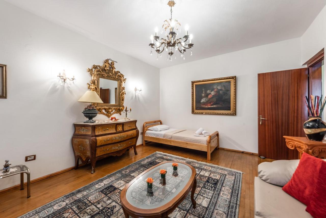 Vintage And Warm 2Br Apartament In Tirana Exterior foto