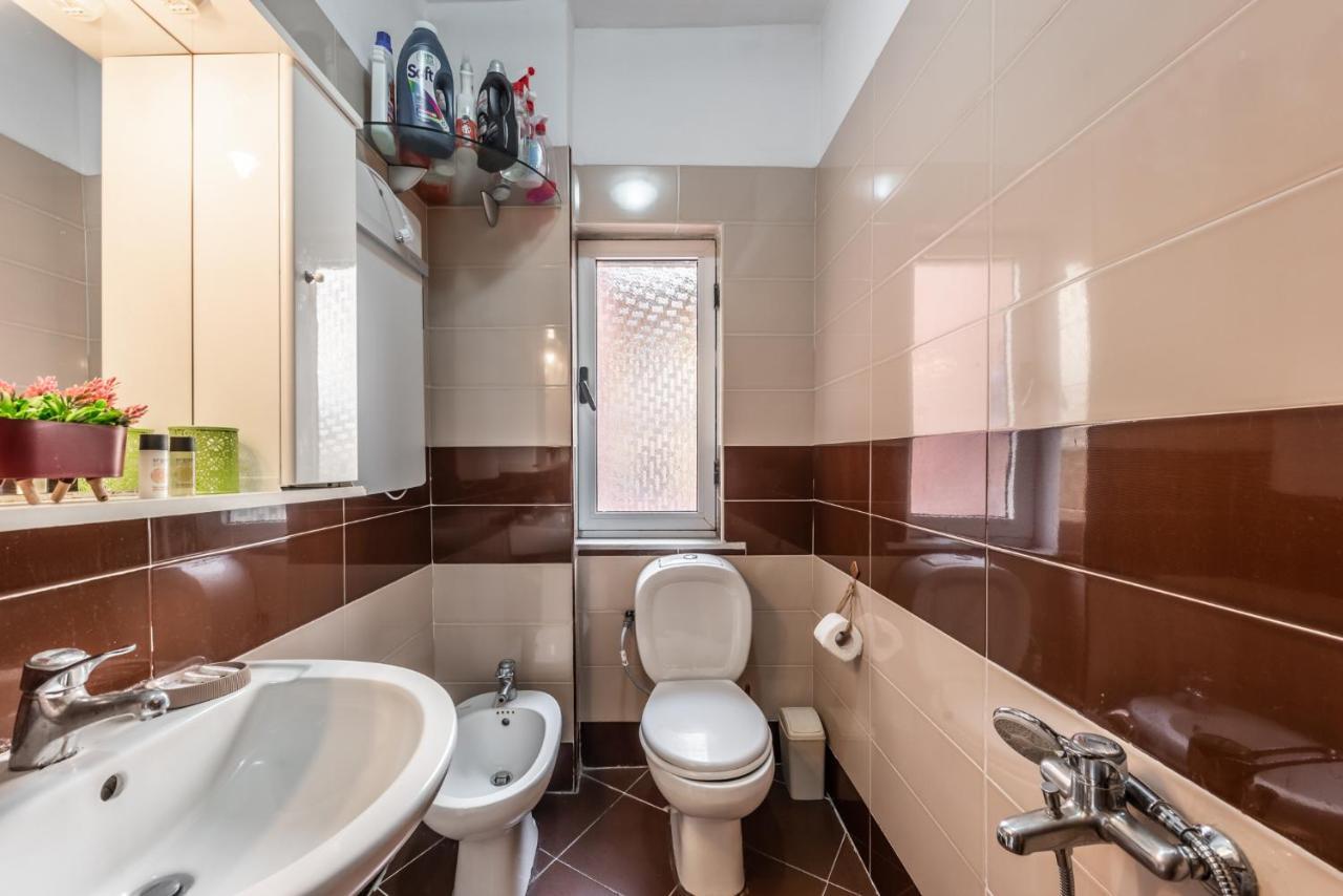Vintage And Warm 2Br Apartament In Tirana Exterior foto